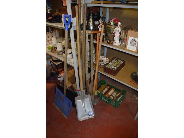Handgereedschap en schoonmaakgerei - afbeelding 5 van  8