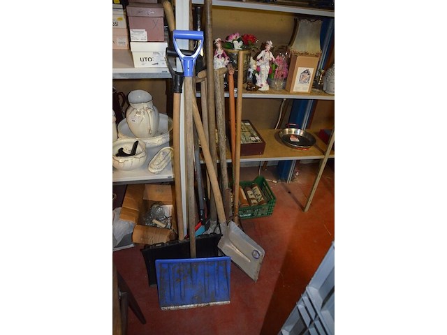 Handgereedschap en schoonmaakgerei - afbeelding 6 van  8