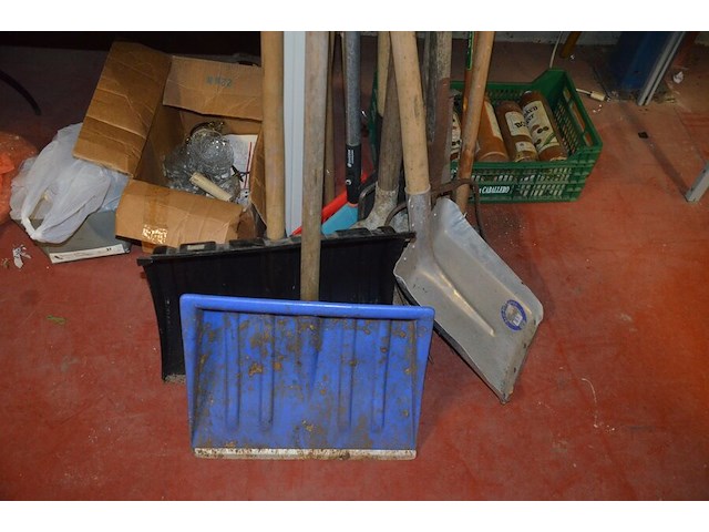 Handgereedschap en schoonmaakgerei - afbeelding 7 van  8