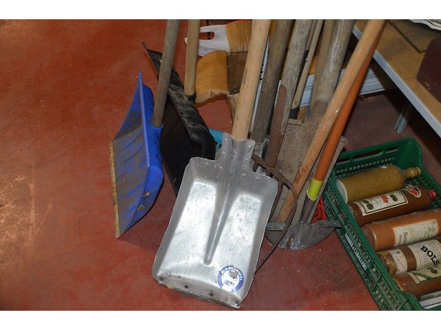 Handgereedschap en schoonmaakgerei - afbeelding 8 van  8