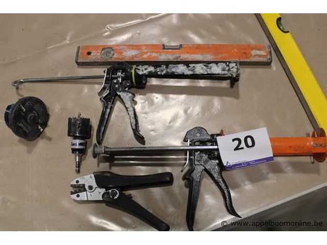 Handgereedschap (kitpistool, waterpas, tangen en toebehoren) – diverse merken - afbeelding 2 van  2
