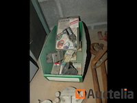 Handgereedschap verschillend handleiding; verstekzagen, handmatige buigmachines verschillend tangen,... - afbeelding 1 van  7