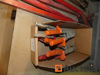 Handgereedschap verschillend handleiding; verstekzagen, handmatige buigmachines verschillend tangen,... - afbeelding 7 van  7