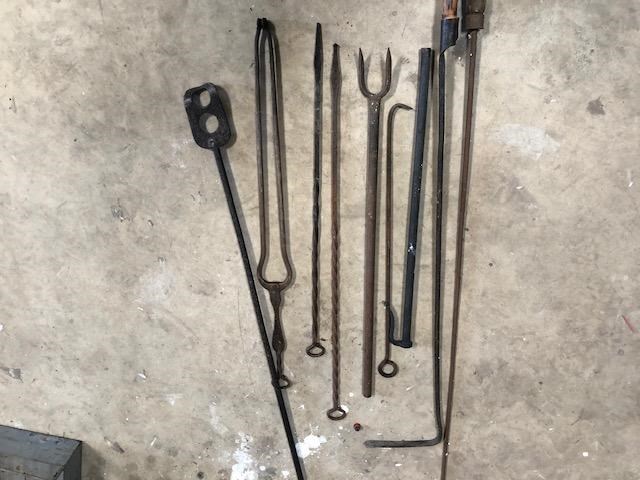 Handgesmeed antiek materiaal 9 items - afbeelding 2 van  2
