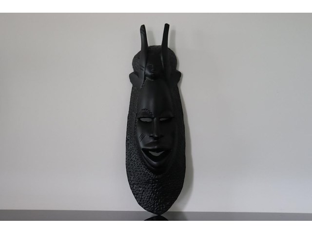 Handgesneden houten masker - afbeelding 2 van  9
