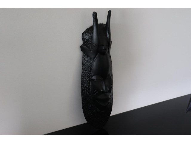 Handgesneden houten masker - afbeelding 3 van  9
