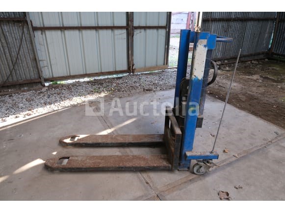 Handmatige stapel, kettingzagen, kraanbakken, gereedschap