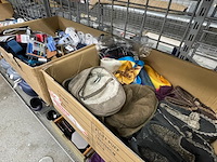 Handschoenen, riemen, pantoffels - afbeelding 1 van  9