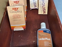 Handschoenen, riemen, pantoffels - afbeelding 2 van  9