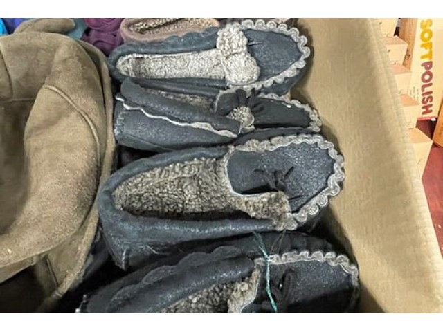 Handschoenen, riemen, pantoffels - afbeelding 3 van  9