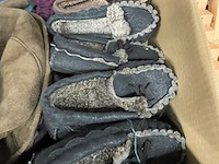 Handschoenen, riemen, pantoffels - afbeelding 3 van  9