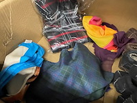 Handschoenen, riemen, pantoffels - afbeelding 4 van  9