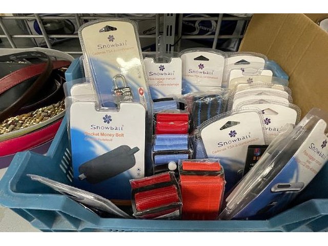 Handschoenen, riemen, pantoffels - afbeelding 7 van  9