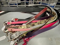 Handschoenen, riemen, pantoffels - afbeelding 8 van  9