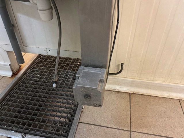 Handwaskom met messterilisator + zeepdispenser - afbeelding 4 van  7