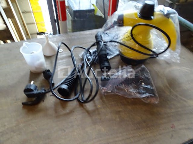 Handzame stoomreiniger met diverse accessoires - afbeelding 1 van  4