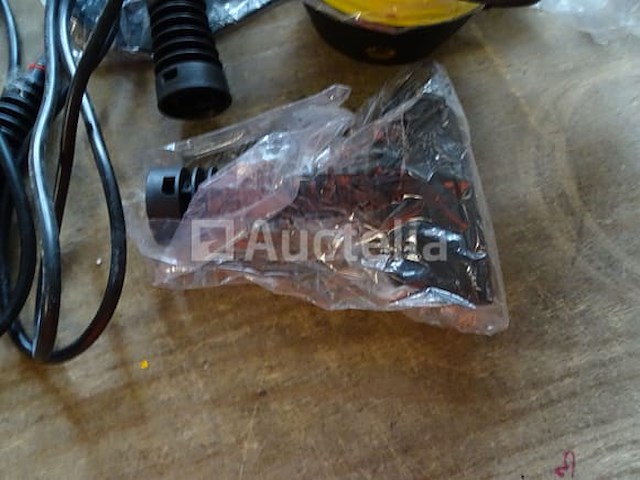 Handzame stoomreiniger met diverse accessoires - afbeelding 2 van  4