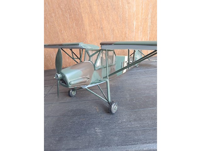 Hangemaakte vliegtuig in puur hout(levenswerk) fieseler fi 156 storch vlieger wo2 l 670mm b 980mm h 260mm - afbeelding 2 van  5