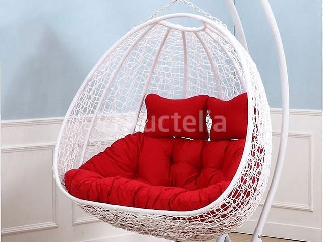 Hangstoel dubbel: 2 persoons 130 cm breed -hoogte 200 cm - wit frame / rode kussens - afbeelding 1 van  3