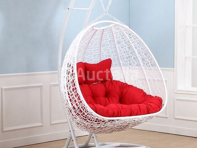 Hangstoel dubbel: 2 persoons 130 cm breed -hoogte 200 cm - wit frame / rode kussens - afbeelding 2 van  3