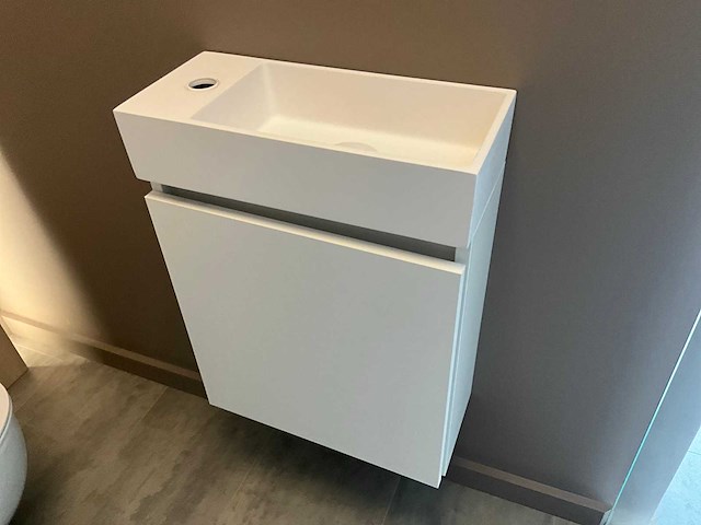 Hangtoilet/kolomkast en handenwasser - afbeelding 7 van  18