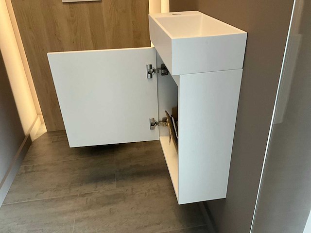 Hangtoilet/kolomkast en handenwasser - afbeelding 10 van  18
