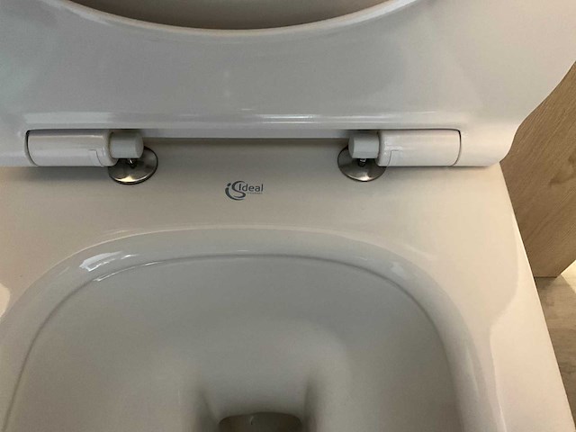 Hangtoilet/kolomkast en handenwasser - afbeelding 16 van  18