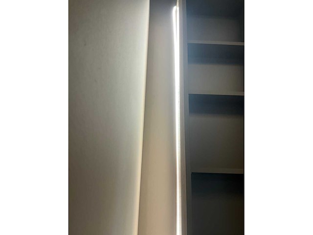 Hangtoilet/kolomkast en handenwasser - afbeelding 3 van  16