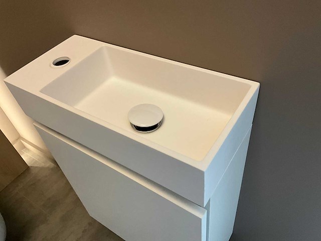 Hangtoilet/kolomkast en handenwasser - afbeelding 8 van  16