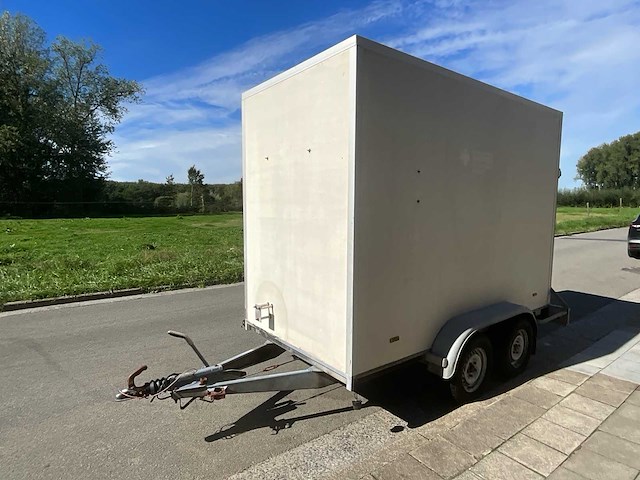 Happert gesloten aanhangwagen - afbeelding 1 van  21