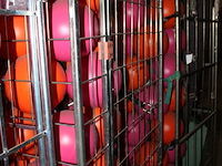 Hard plastc bollen op standaard 3 stuks - afbeelding 3 van  9