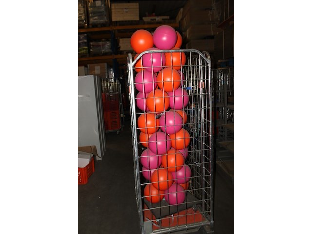 Hard plastc bollen op standaard - afbeelding 4 van  7