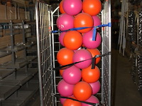 Hard plastc bollen op standaard - afbeelding 5 van  7