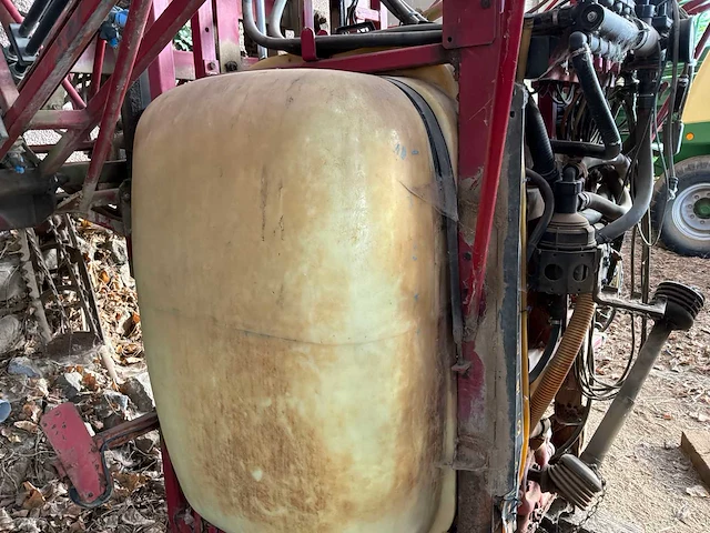 Hardi-gemonteerde spuit met opvouwbare boom spuit - afbeelding 4 van  5