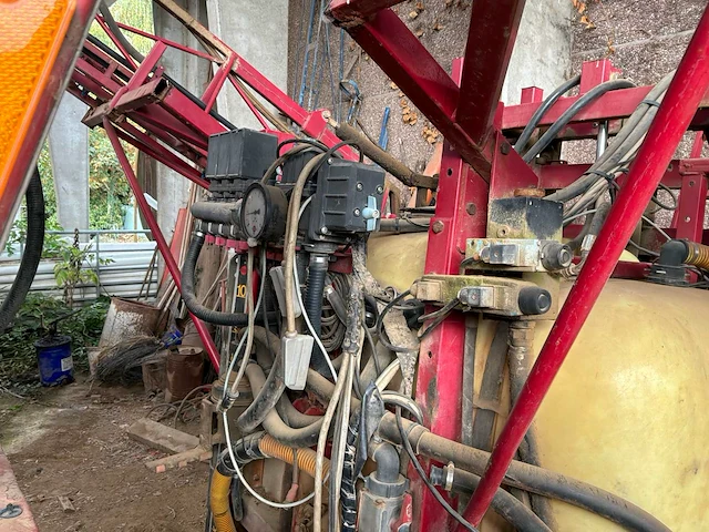 Hardi-gemonteerde spuit met opvouwbare boom spuit - afbeelding 5 van  5