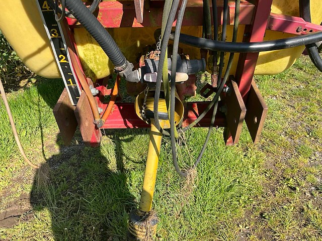 Hardi lzy 1000 spuitmachine - afbeelding 9 van  18