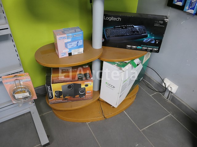 Hardware; kabels, toetsenbord, externe harde schijfbehuizingen, enzovoort. - afbeelding 1 van  7