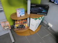 Hardware; kabels, toetsenbord, externe harde schijfbehuizingen, enzovoort.