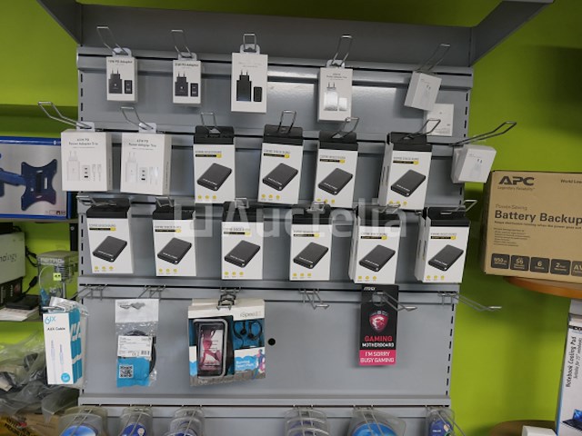 Hardware; kabels, toetsenbord, externe harde schijfbehuizingen, enzovoort. - afbeelding 4 van  7