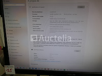 Hardware; scherm, toren, toetsenbord, muis, labelprinters, kasten, kassa