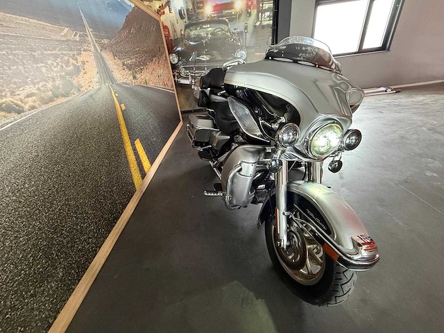 Harley davidson - d flhtcui - motorcycle - afbeelding 15 van  18