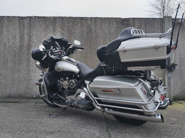 Harley davidson - d flhtcui - motorcycle - afbeelding 24 van  26