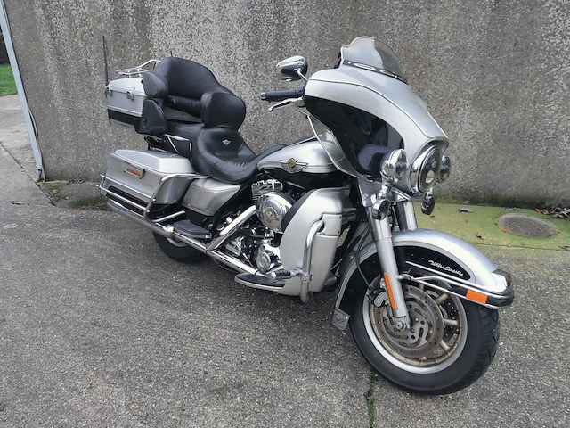 Harley davidson - d flhtcui - motorcycle - afbeelding 15 van  26