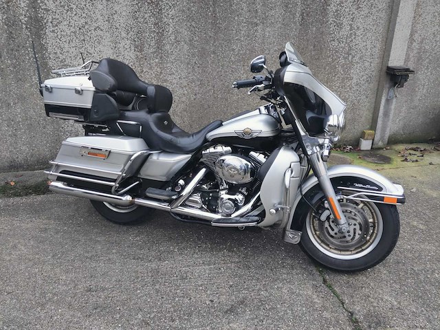 Harley davidson - d flhtcui - motorcycle - afbeelding 22 van  26
