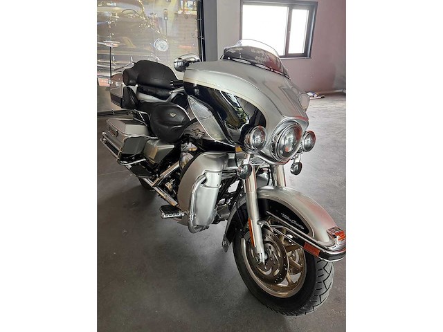 Harley davidson - d flhtcui - motorcycle - afbeelding 11 van  18