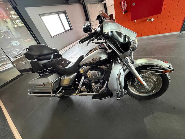 Harley davidson - d flhtcui - motorcycle - afbeelding 14 van  18