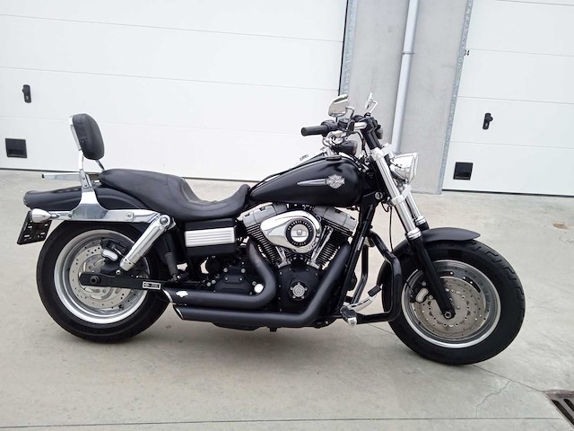 Harley davidson - fat bob - motorfiets - afbeelding 1 van  10