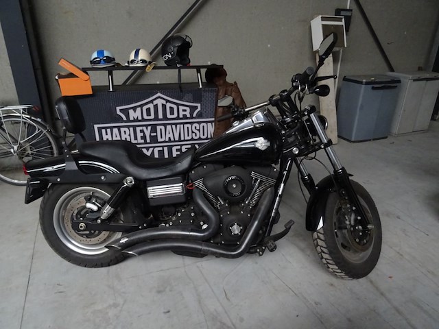 Harley davidson fat bob - afbeelding 1 van  10