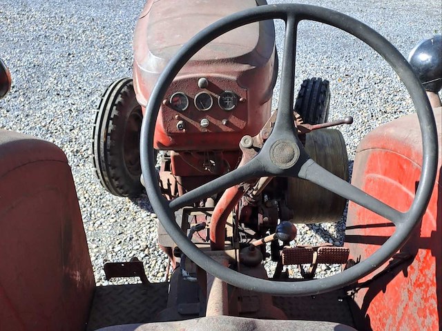 Harris 55k vintage tractor - afbeelding 12 van  13