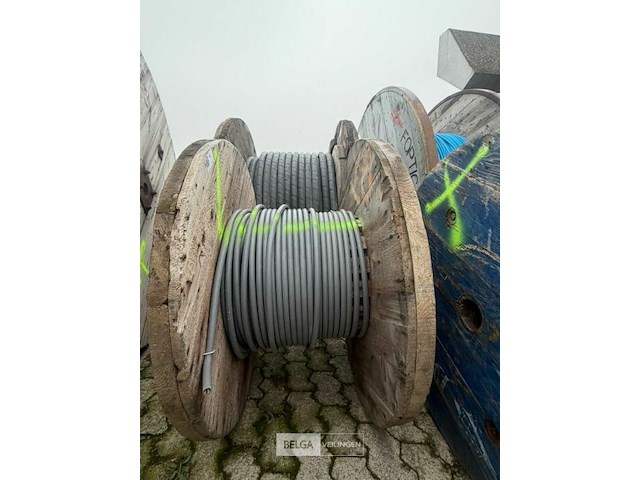 Haspel met grijze kabel xvb-fb - afbeelding 1 van  3